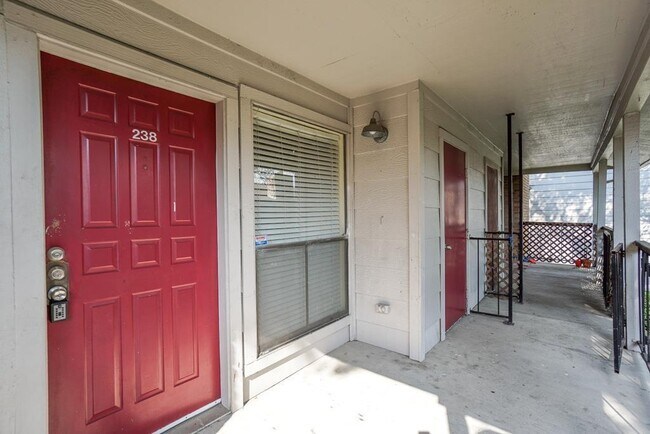 Building Photo - 2110 Wilcrest Dr