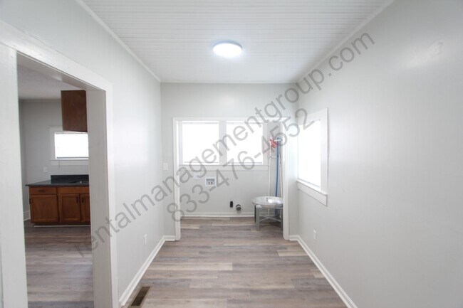 Building Photo - Great Home - 3BR 2BA - New on The Market -...