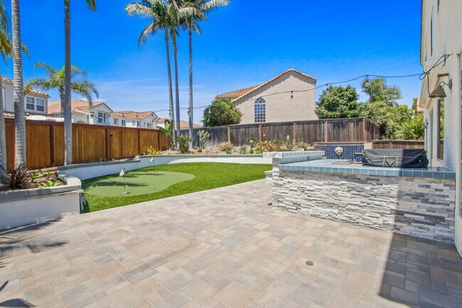 Building Photo - Gorgeous Costa Mesa Home in Gated Community!