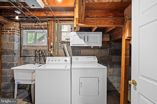 Building Photo - 121 Whitmoor Terrace