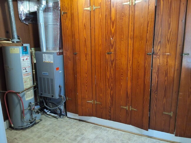 Building Photo - Comfy 3 Bed, 1 Bath