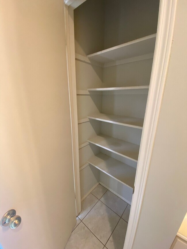 Building Photo - 8915 Weyburn Grove Dr