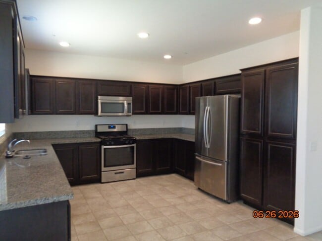 Building Photo - Beautiful 2 Story Home in the Rosamond Frontier Homes Development