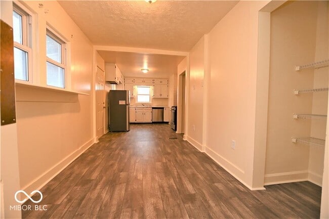 Building Photo - 1417 E Bradbury Ave