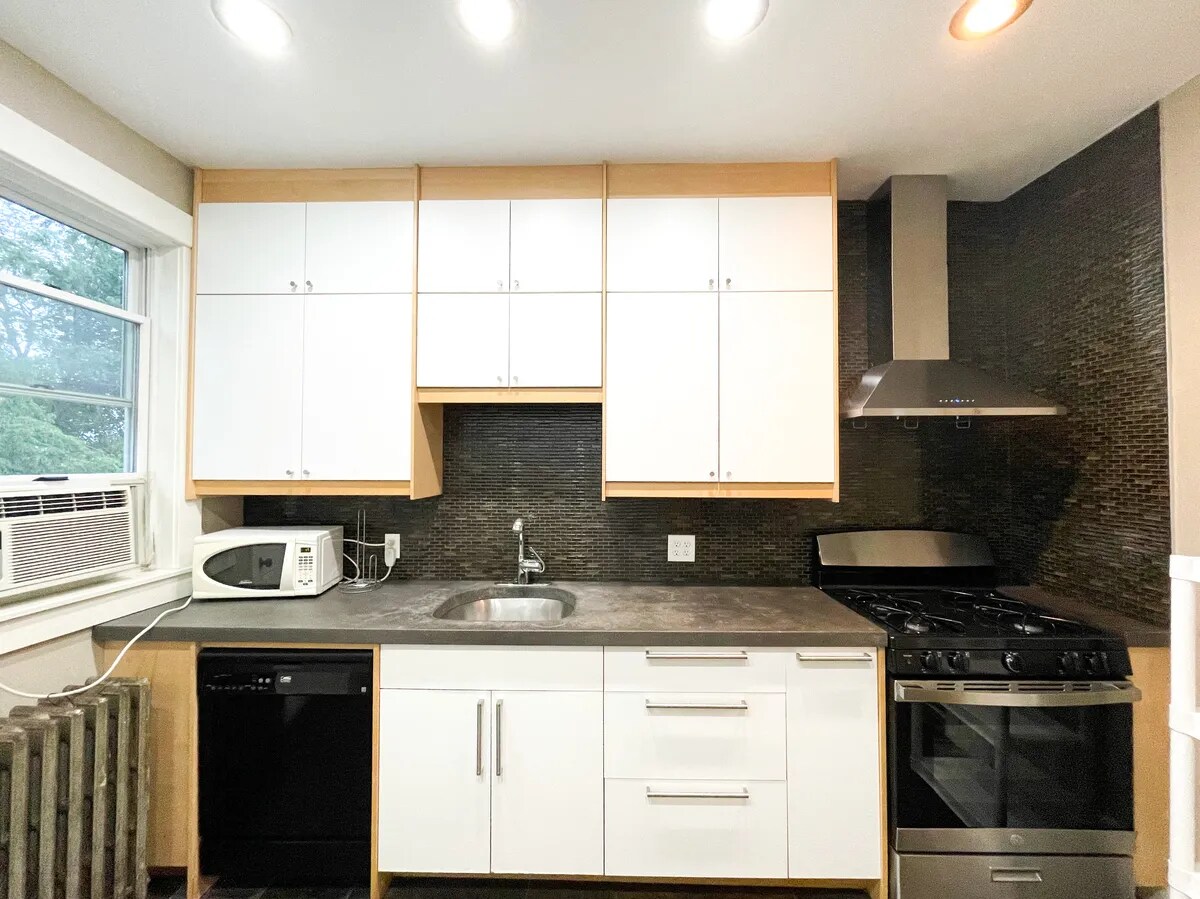 Building Photo - 1041 Mirror St