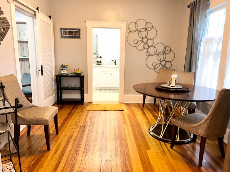 Building Photo - 1039 Riviera St