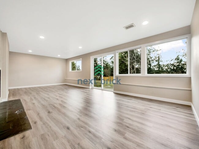 Building Photo - Beautiful 4 Bedroom 3 Bathroom Home for Rent!