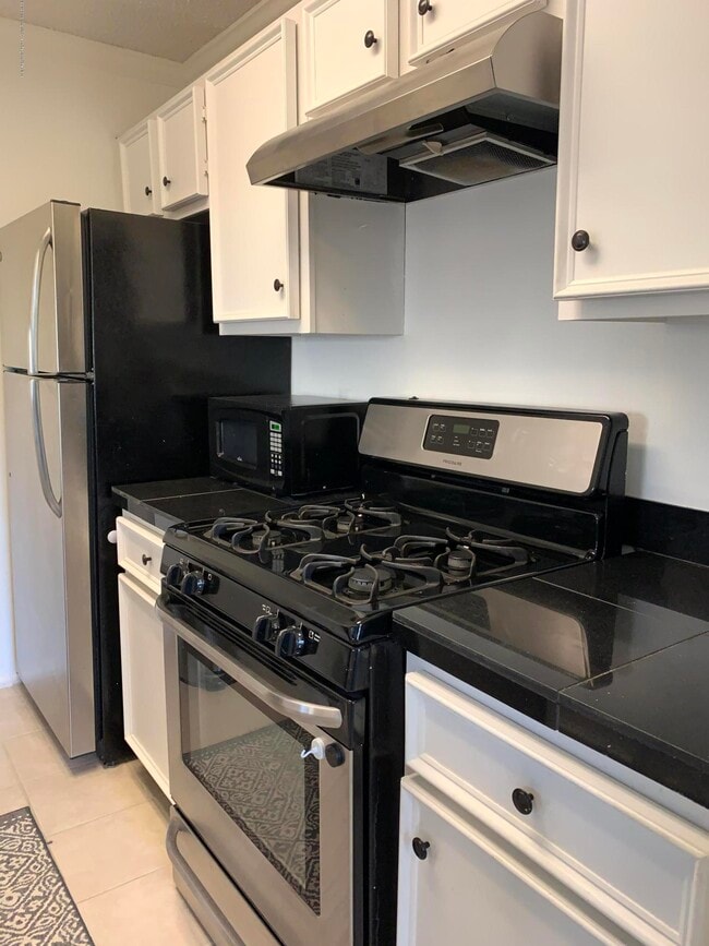 Building Photo - 43 Snapdragon Ct