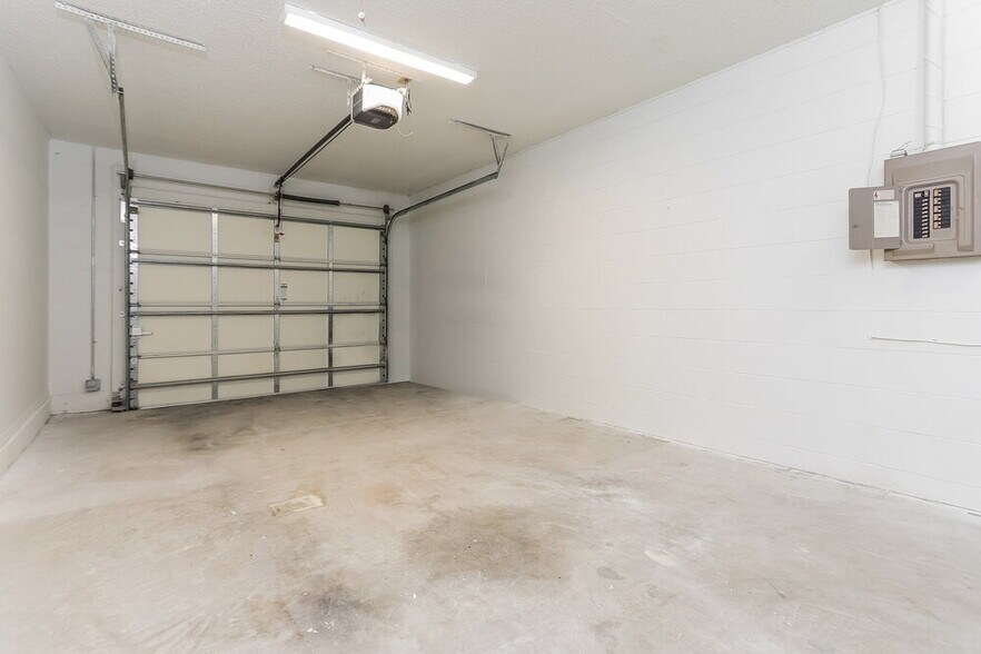 Building Photo - 1372 Bramblewood Dr