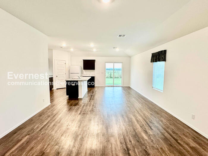 Building Photo - 707 N Dogwood Ave