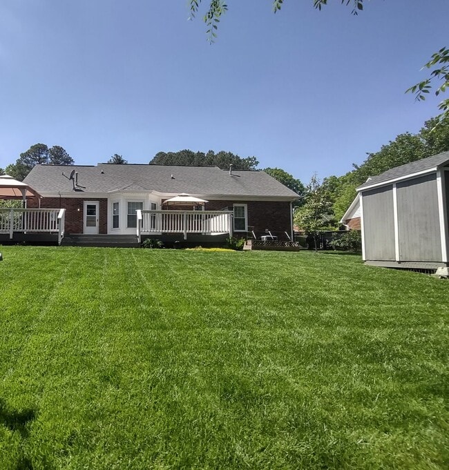Building Photo - Beautiful Brick Ranch located in Cinnamon ...