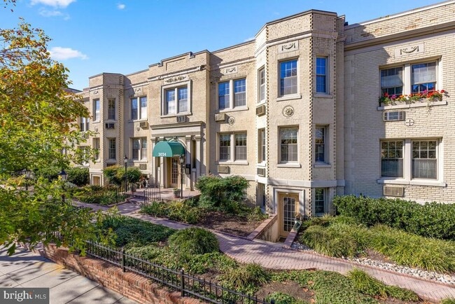 Primary Photo - 3024 Wisconsin Ave NW