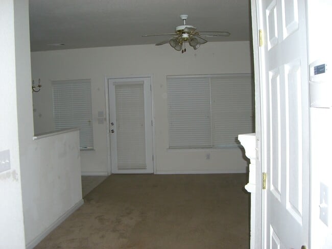 Building Photo - 196 Brookview Dr