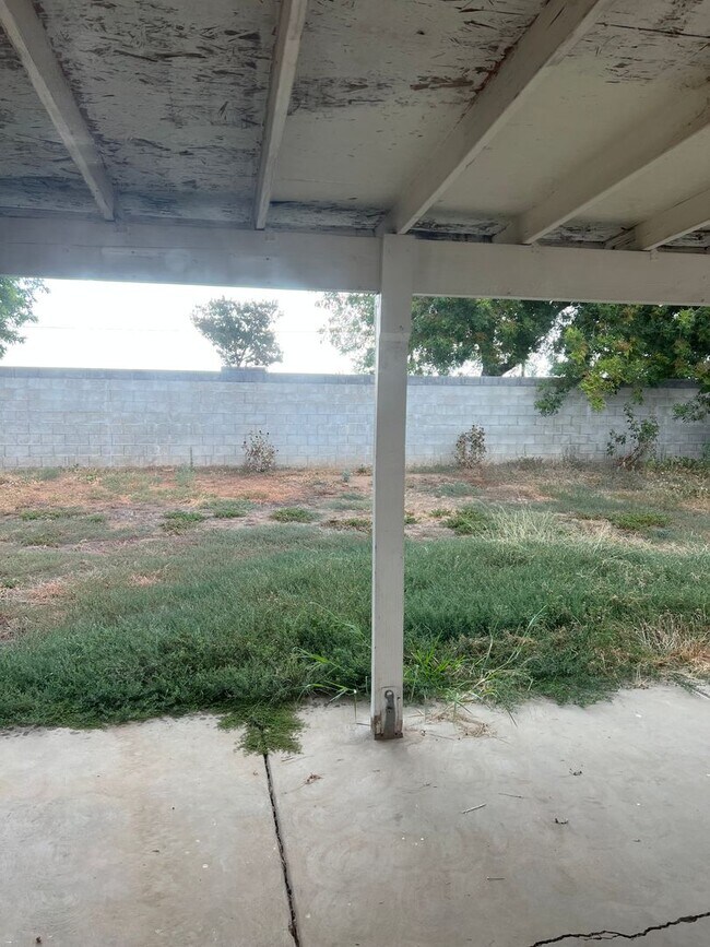 Building Photo - 1548 N Valencia Ct