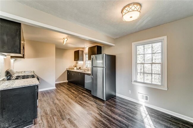 Building Photo - 4652 Old Cowan Rd