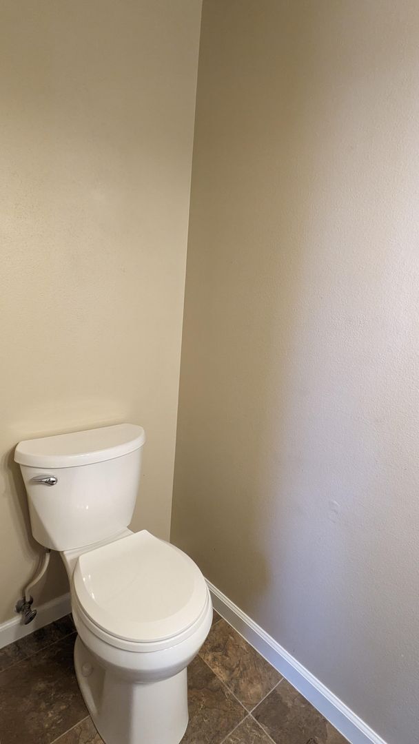 Building Photo - SPACIOUS TWO STORY 3 BED/2.5 BATH WITH FENCED BACKYARD IN CUL-DE-SAC!