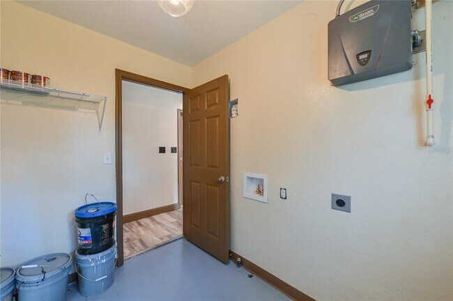 Building Photo - 1846 SE Lake Weir Ave