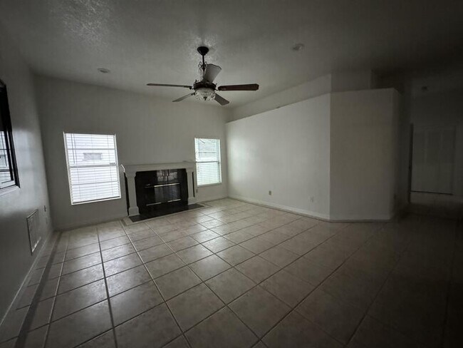 Building Photo - 664 Wyckliffe Pl