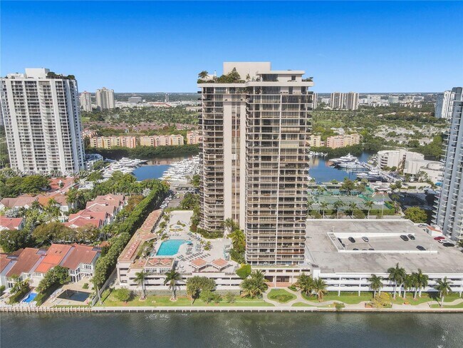 Building Photo - 19667 Turnberry Way