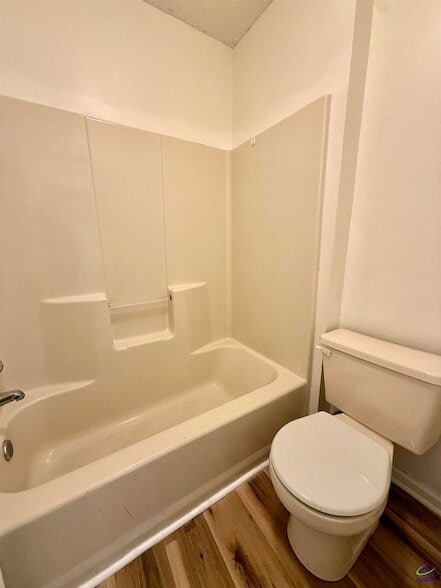 Building Photo - 126 Kensington Cir