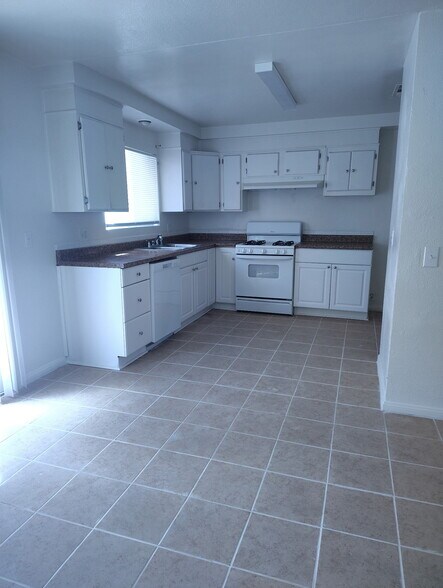 Building Photo - 950 S Thompson St