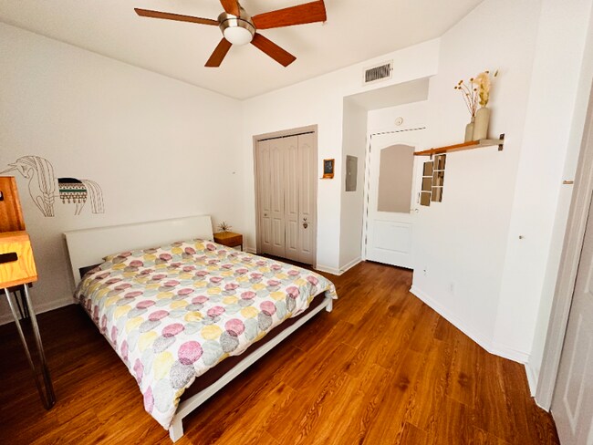 Building Photo - 6000 Shepherd Mountain Cove