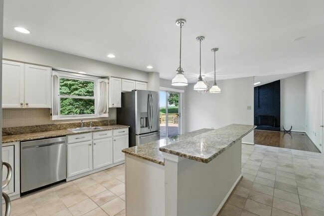 Building Photo - 14720 Peachwood Dr