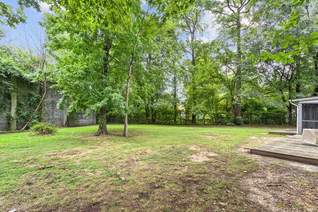 Building Photo - 501 Ashwood Dr