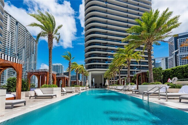 Building Photo - 801 S Miami Ave