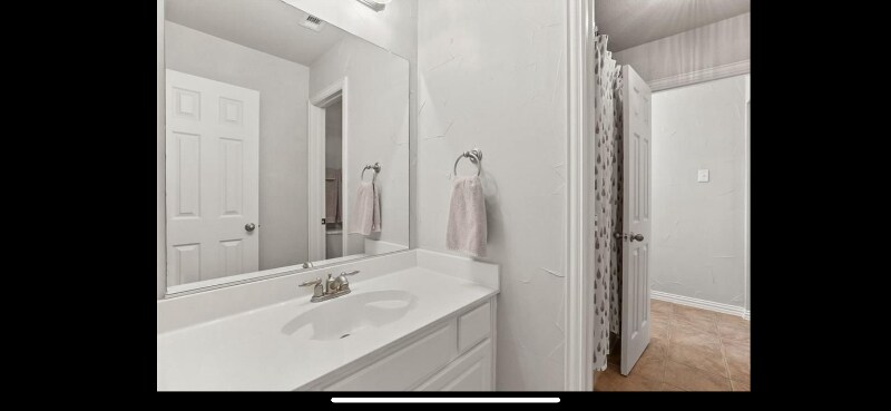 Building Photo - 961 Noble Ave