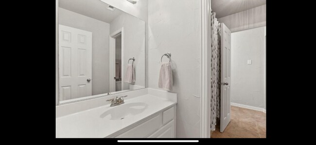 Building Photo - 961 Noble Ave