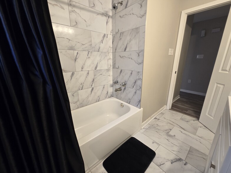 Building Photo - 4510 Rosemont Pl