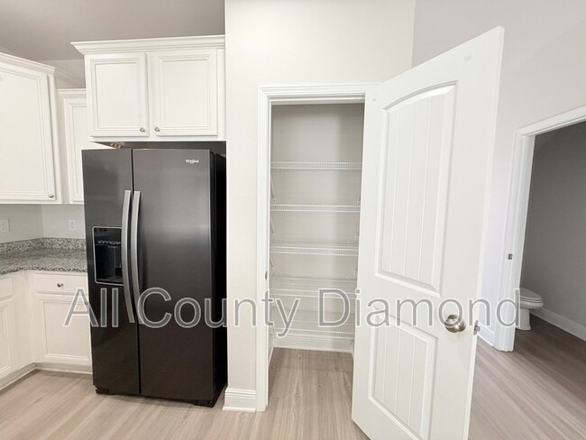 Building Photo - 7682 Shadow Lake Dr