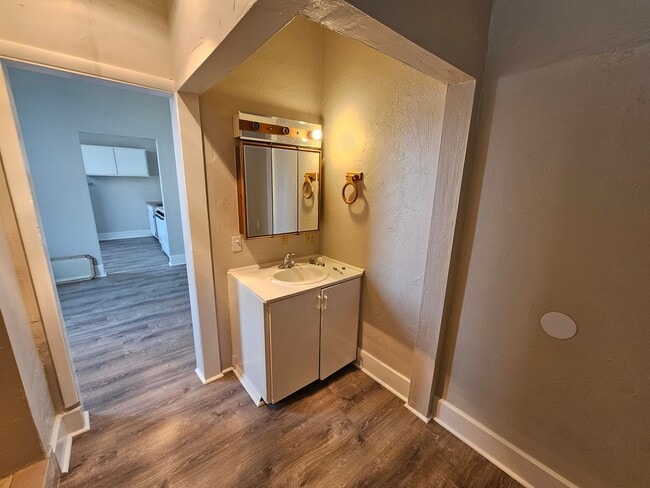 Building Photo - 221 Fir St