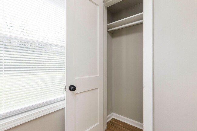 Building Photo - 2220 Auburn Dr