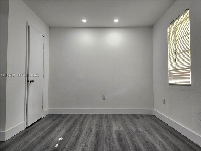 Building Photo - 5934 Buchanan St