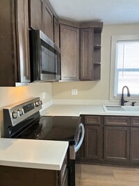 Building Photo - 910 Conant Ave