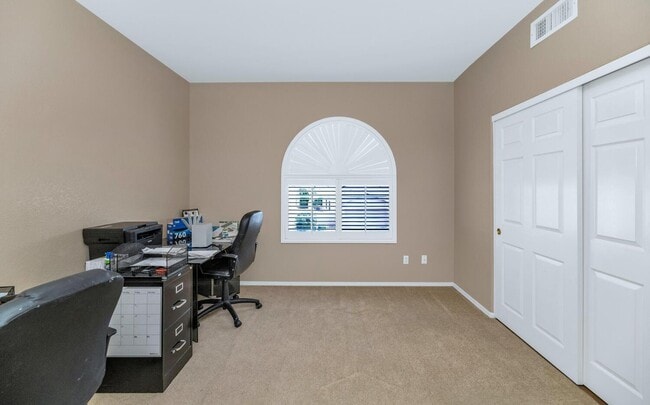 Building Photo - 11155 E Laurel Ln