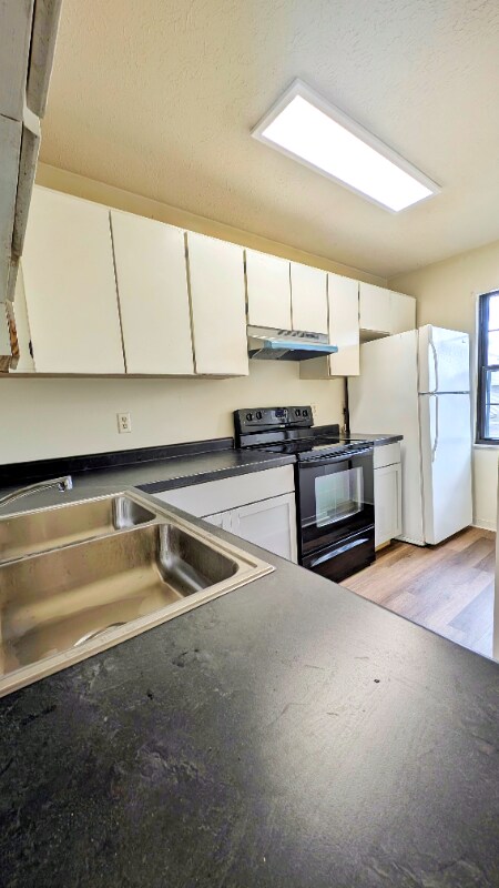 Building Photo - 533 E Graham Pl