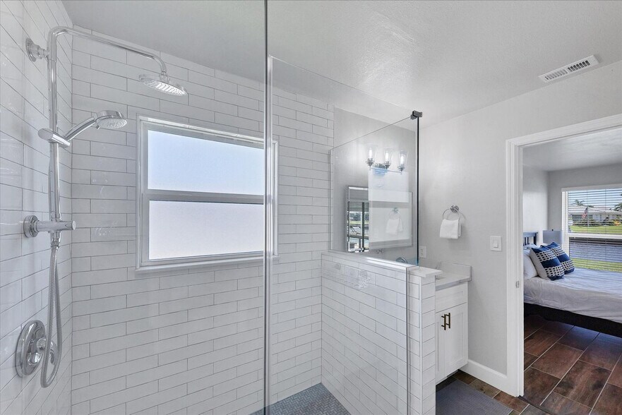 Building Photo - 510 Matares Dr
