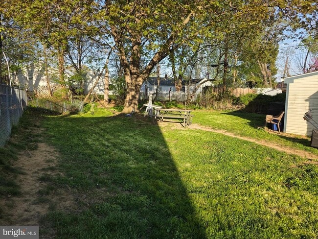 Building Photo - 14 Scarlet Ave