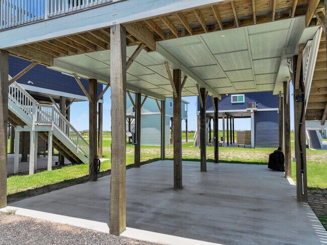 Building Photo - 1032 Sunset Cir