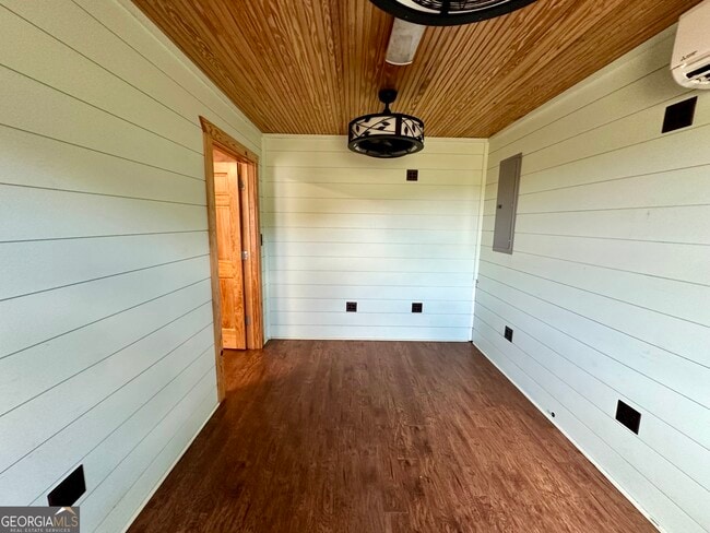 Building Photo - 315 Pinehill Rd
