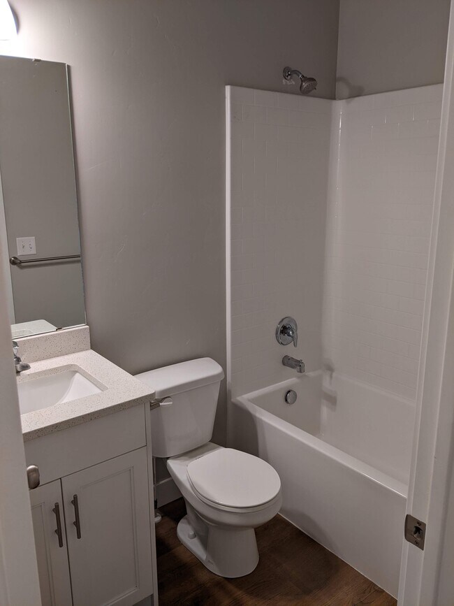 Building Photo - 889 E 600 N