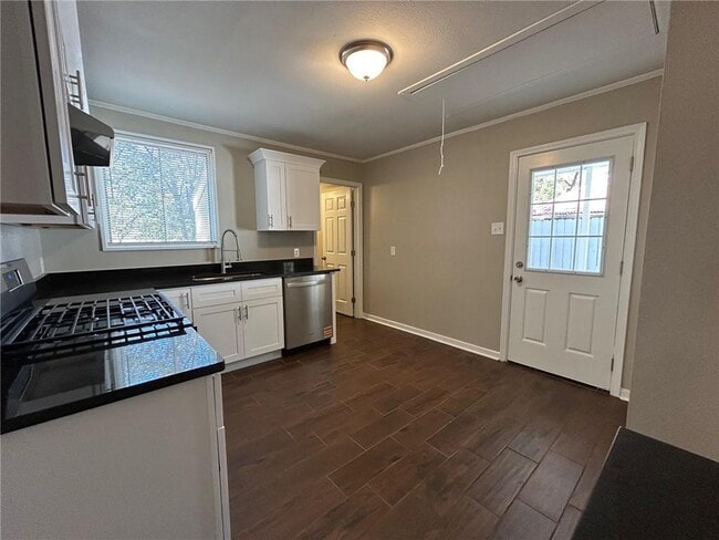 Building Photo - 4010 Sunnyvale Ln S