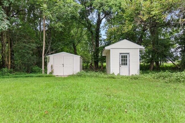Building Photo - 2724 Ann Dr