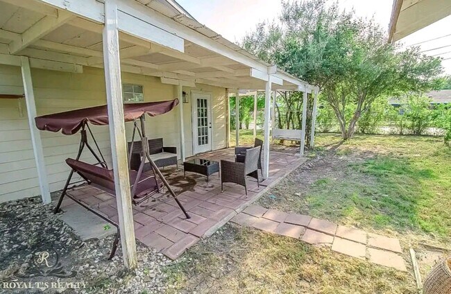 Building Photo - 707 Sprucewood Ln