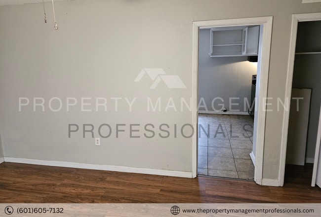 Building Photo - 1324 Marydale Dr