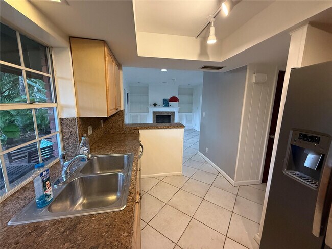 Building Photo - 619 Kensington Pl