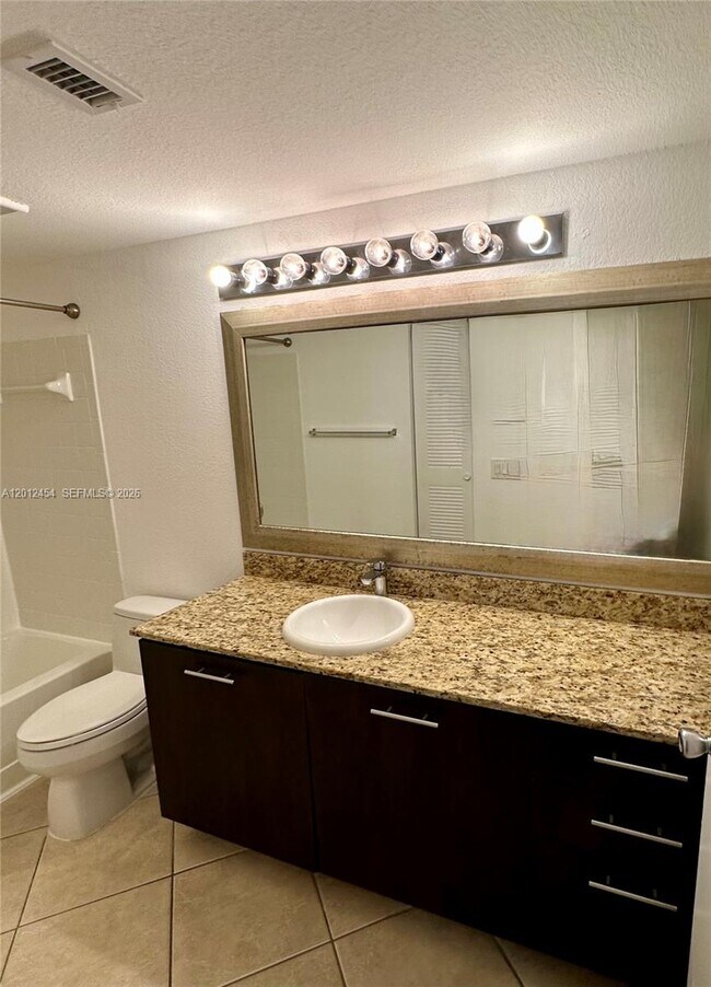 Building Photo - 12620 Vista Isles Dr